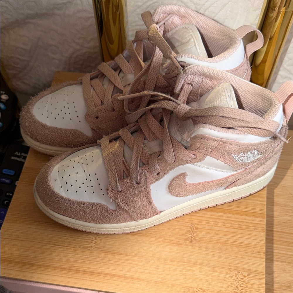 Nike Kids Sneakers in Pink and White